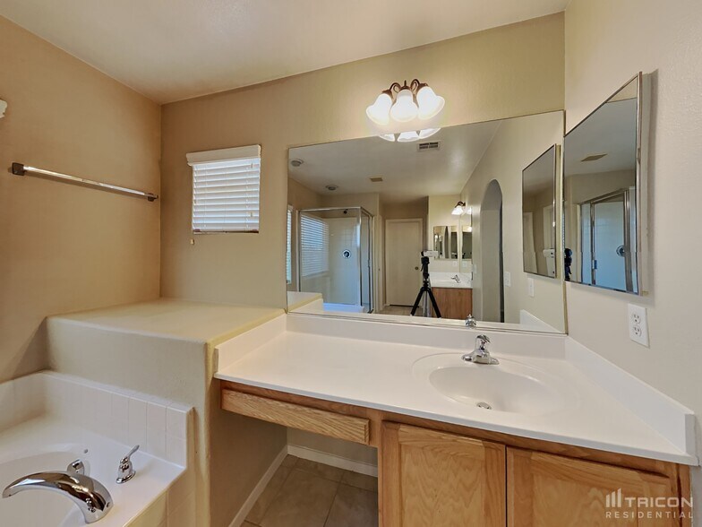 Building Photo - 9155 Wine Cellar Ave