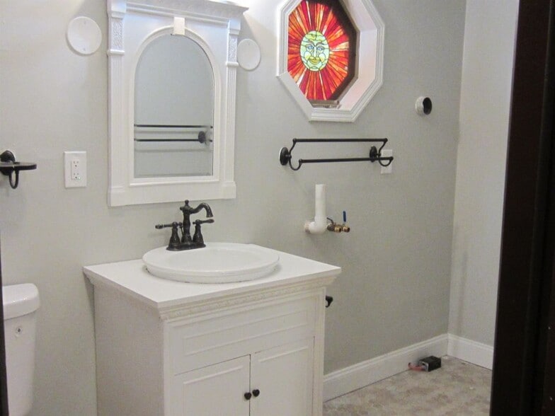 Building Photo - 174 Pattee Hill Rd