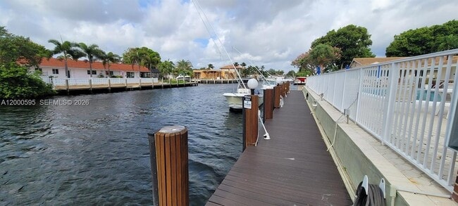 Building Photo - 1340 NE 28th Ave