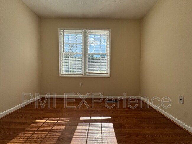 Building Photo - 2067 Chadwick Terrace