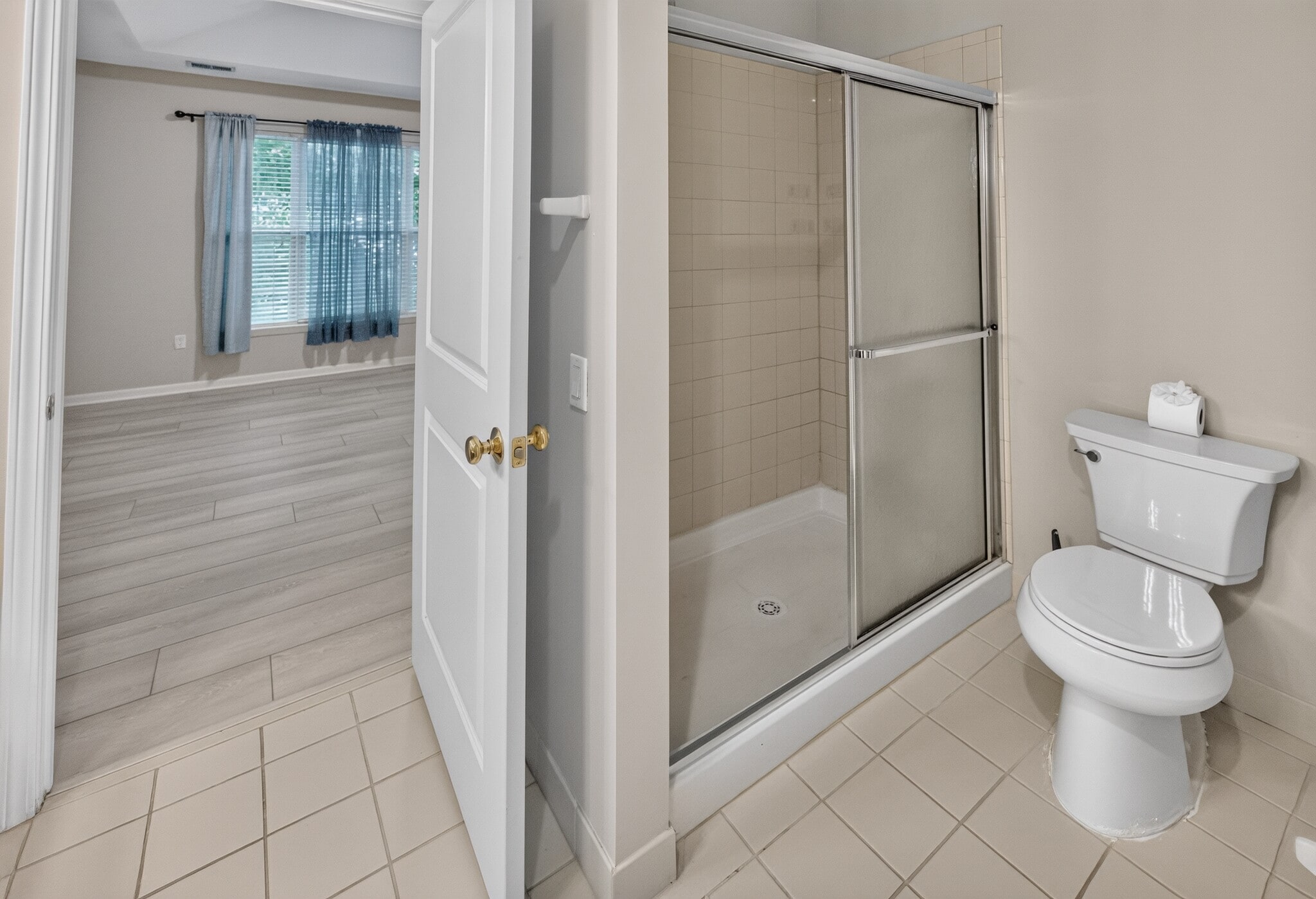 Master's Bedroom Bathroom Shower - 404 Degas Ct