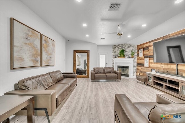 Building Photo - 5577 Perdita Dr