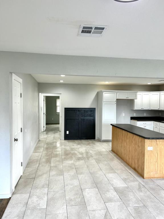 Building Photo - 3007 E Corona St