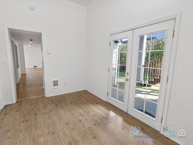 Building Photo - 849 1st Ave