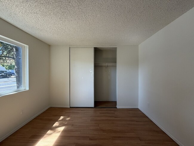 Building Photo - 5921 SE 83rd Ave