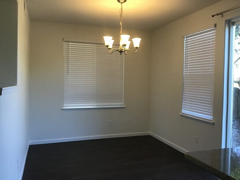 Building Photo - 3976 Dominus Dr