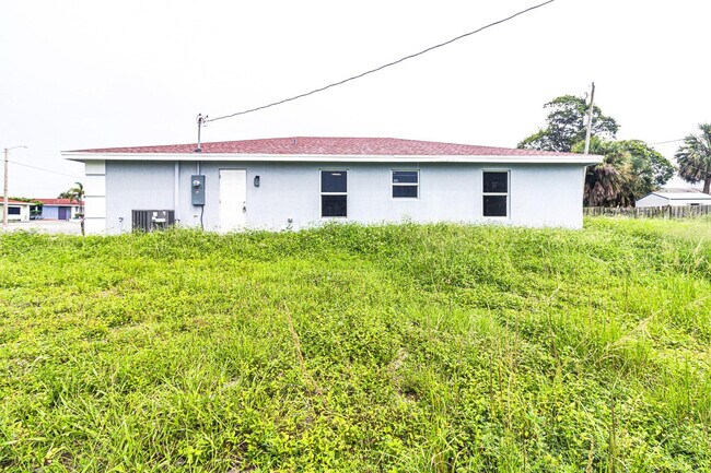 Building Photo - 163 W Blue Heron Blvd