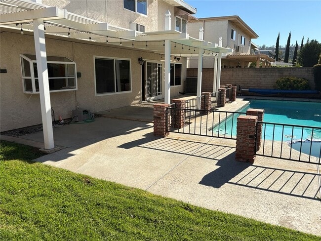 Building Photo - 199 N Paseo Rio Moreno