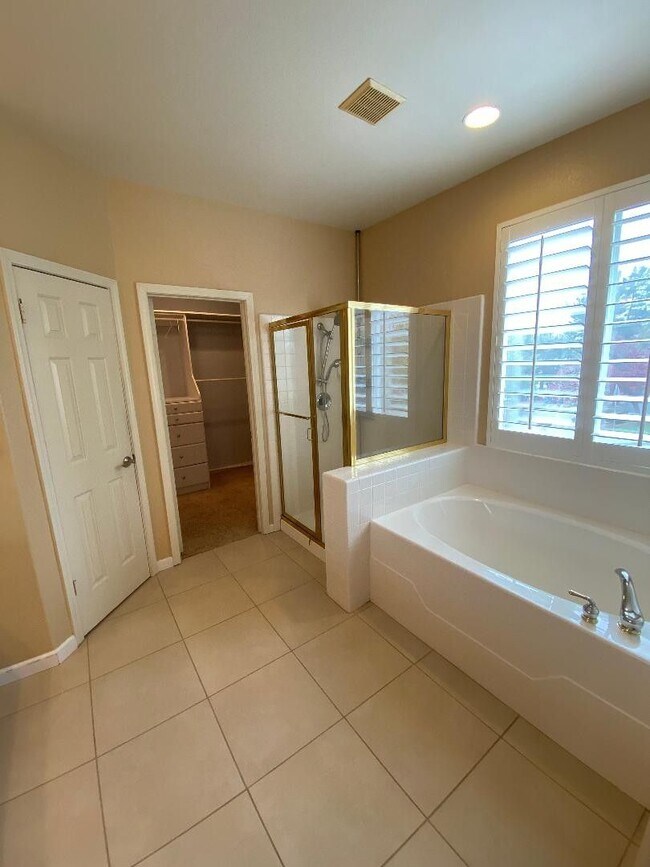 Building Photo - 4 Bed 2.5 Bath Single Family Home In San R...
