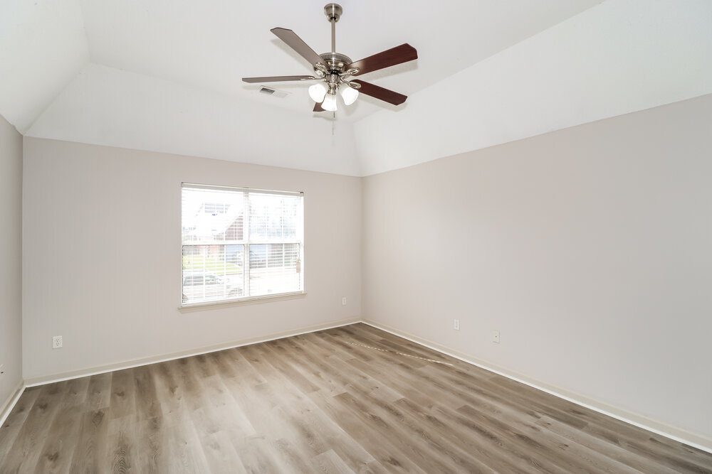 Building Photo - 1128 Red Fern Cir E