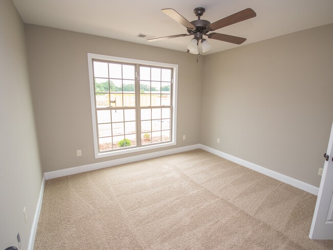 Building Photo - 25260 Everblake Dr