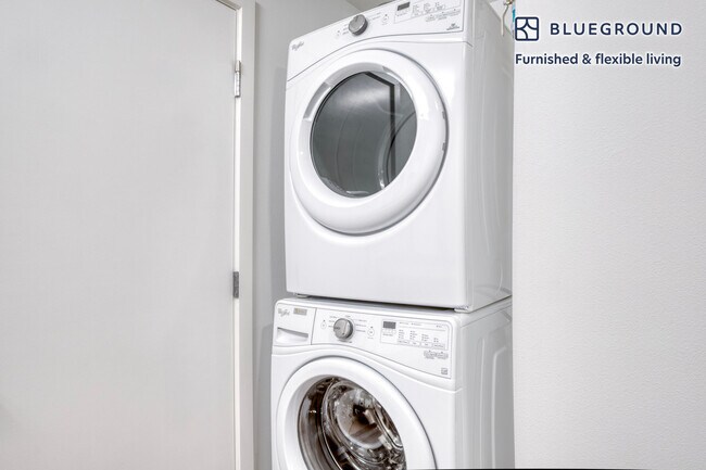 Building Photo - 120 Broadway-SI FL3-ID541