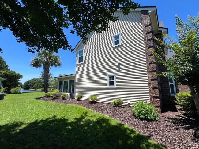 Building Photo - 1513 Clarendon Way