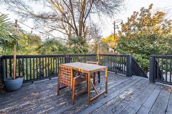 Building Photo - 976 Delaware Ave SE