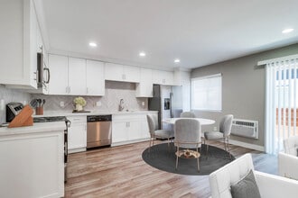 Building Photo - Welcome to Sunnyside! Discover Coastal Living in Imperial Beach.