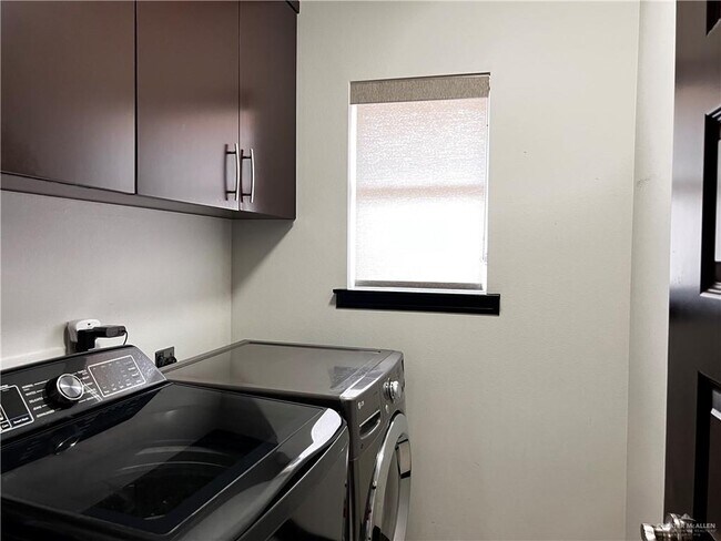 Building Photo - 2405 N 47th St
