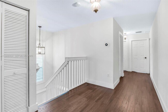 Building Photo - 16437 SW 28th St