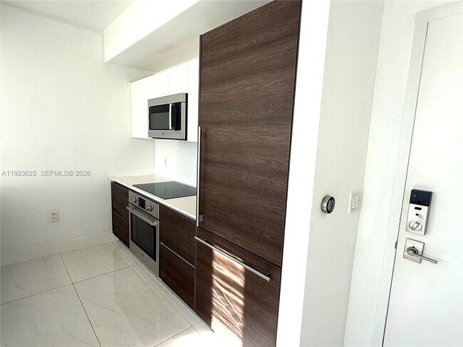 Building Photo - 301 Altara Ave