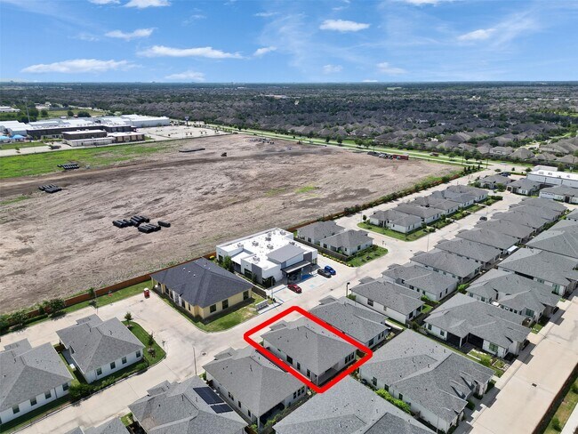 Building Photo - 10330 Grove Row Ave