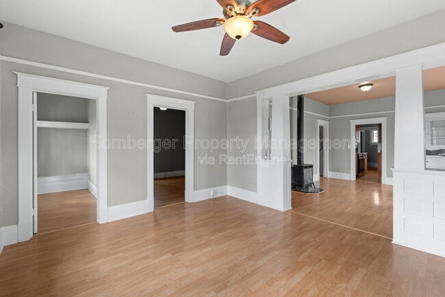 Building Photo - 922 4th St