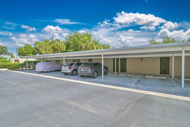 Building Photo - NOW AVAILABLE - 2/2 Condo in Bella Terra!