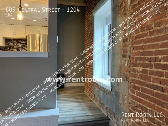 Building Photo - 609 Central St