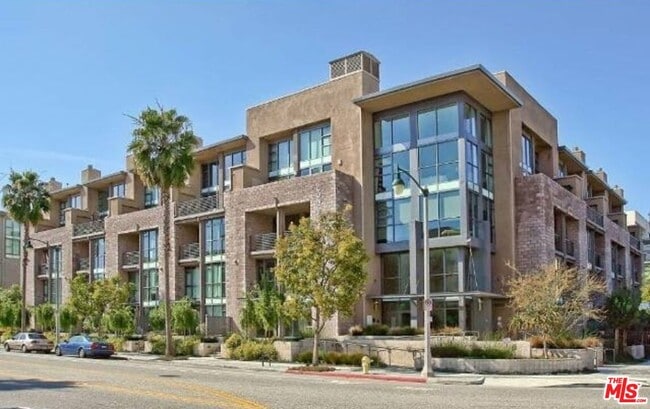Building Photo - 13045 Pacific Promenade