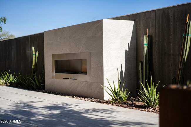 Building Photo - 4849 N Camelback Rdg Dr