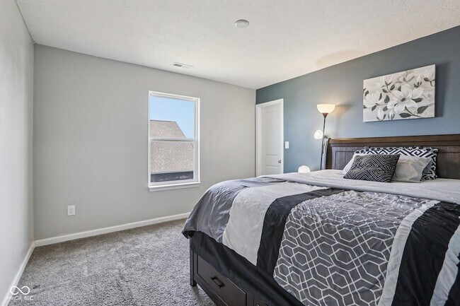 Building Photo - 6673 Laurelwood Dr