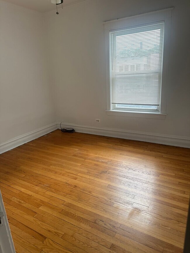 Building Photo - 2614 E 78th St