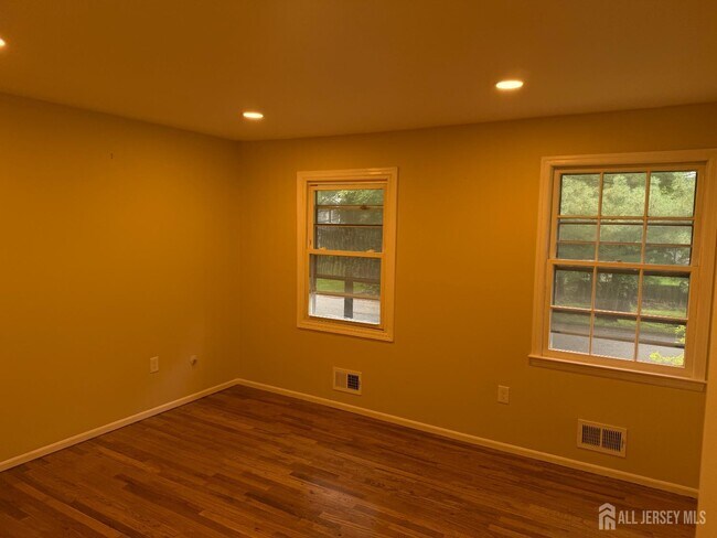 Building Photo - 5 Pelmont Pl