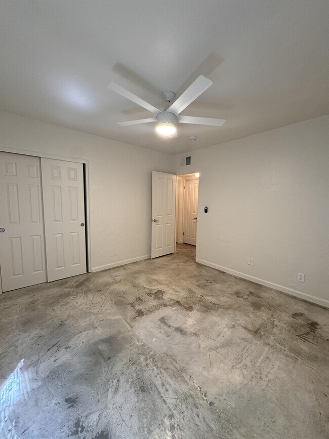 Building Photo - 2718 N Greenfield Rd