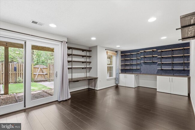 Building Photo - 7211 Squirrel Run Ct