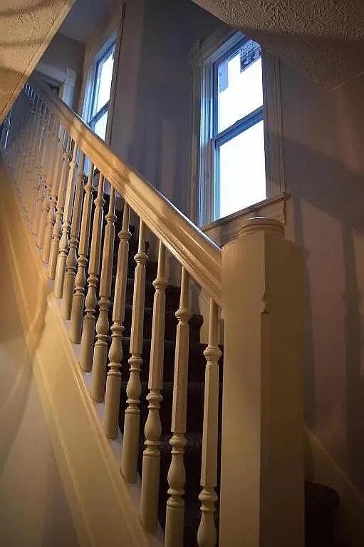 Building Photo - 910 Avenue B