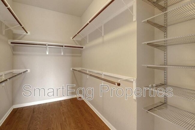 Building Photo - 1007 Linden Loop