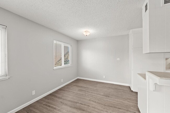 Building Photo - Remodeled 2 Bedroom Condo with Garage