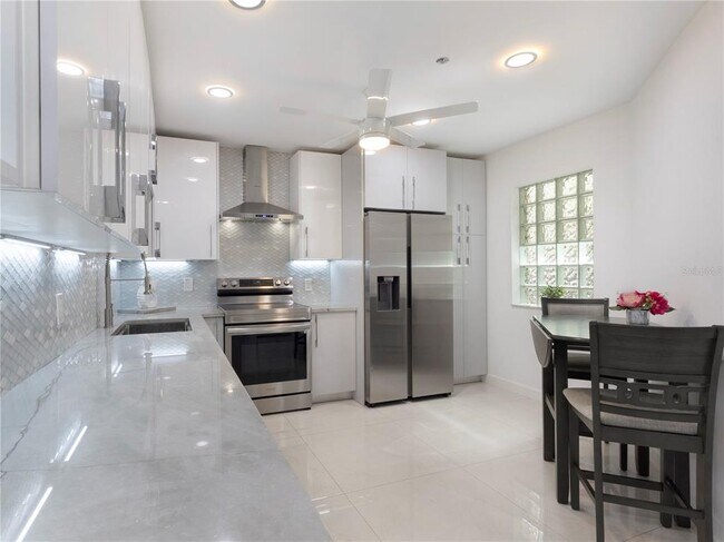 Building Photo - 5157 Floria Way