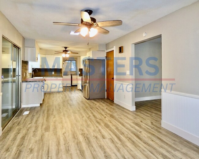 Building Photo - 2017 Garden Ln