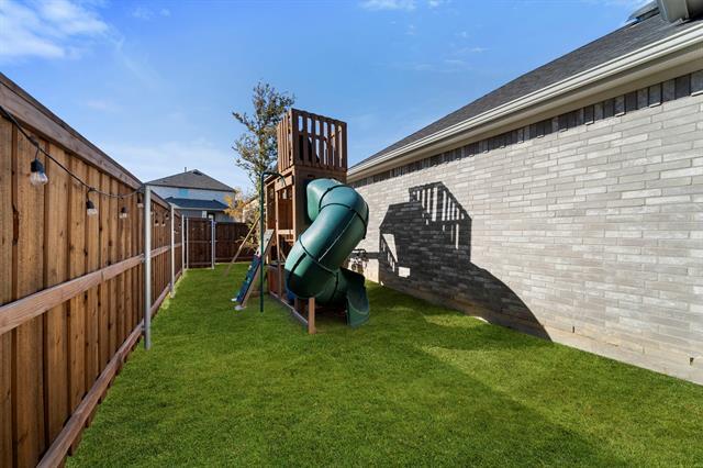 Building Photo - 8109 Mdw Vly Dr