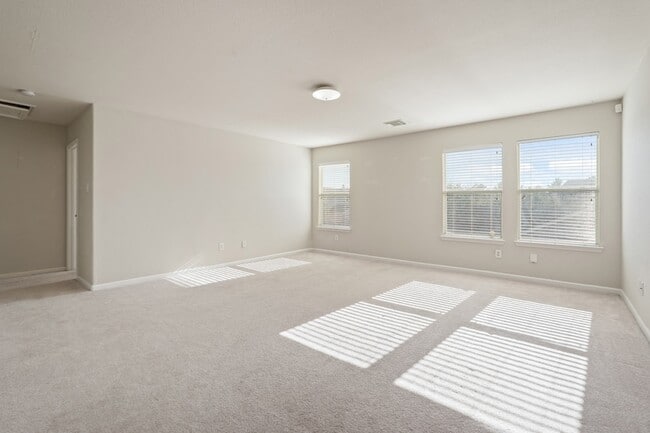 Building Photo - 29650 Legends Green Dr