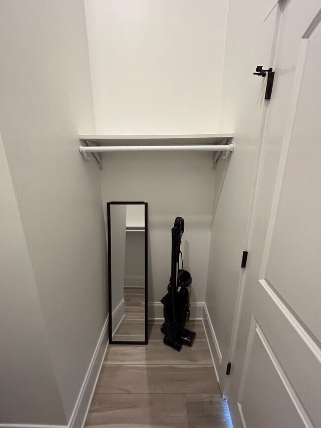 Building Photo - Beautifully Furnished 1/1 Apartment in Downtown Broad St.- $2,350