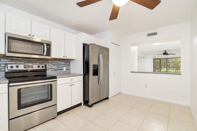 Building Photo - 3525 S Ocean Blvd