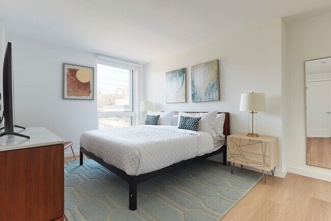 Building Photo - 1b Marshall Dr