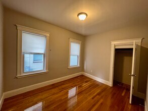 Building Photo - 19 Roseclair St