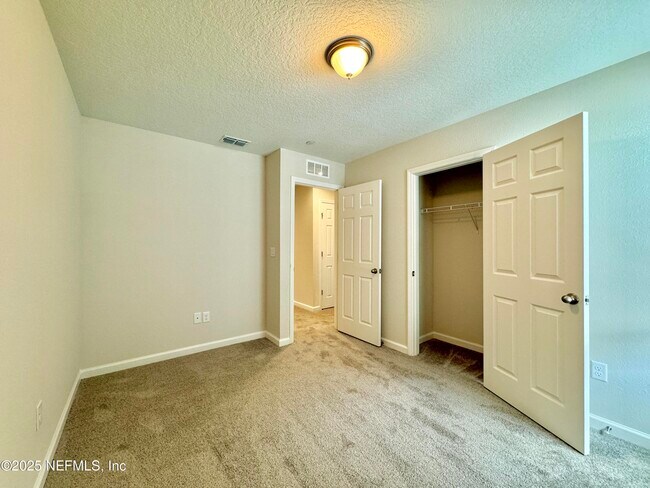 Building Photo - 826 5th Ave S