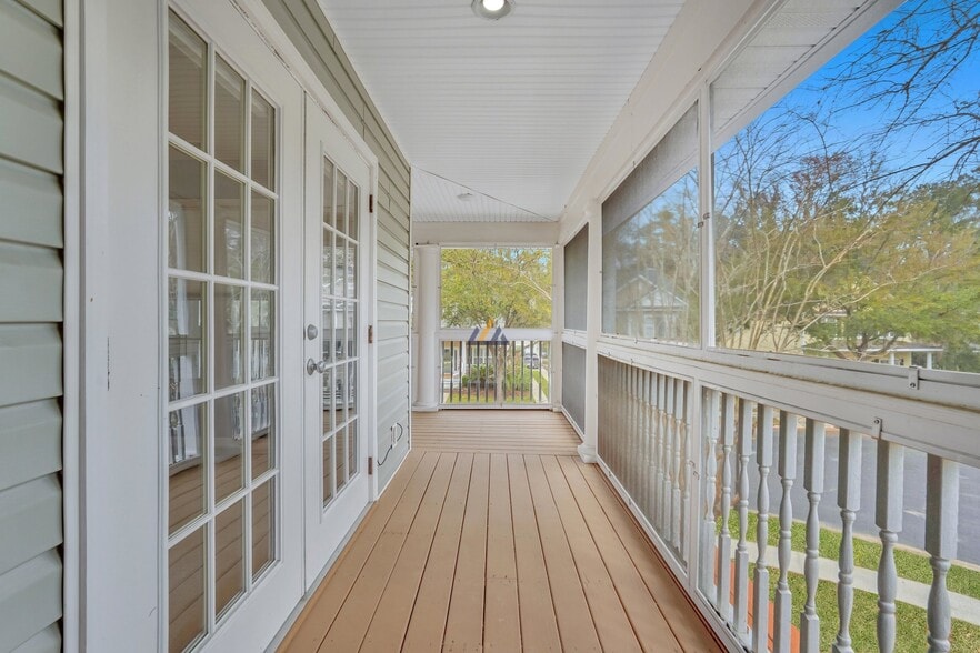 Building Photo - 76 Westbury Park Way