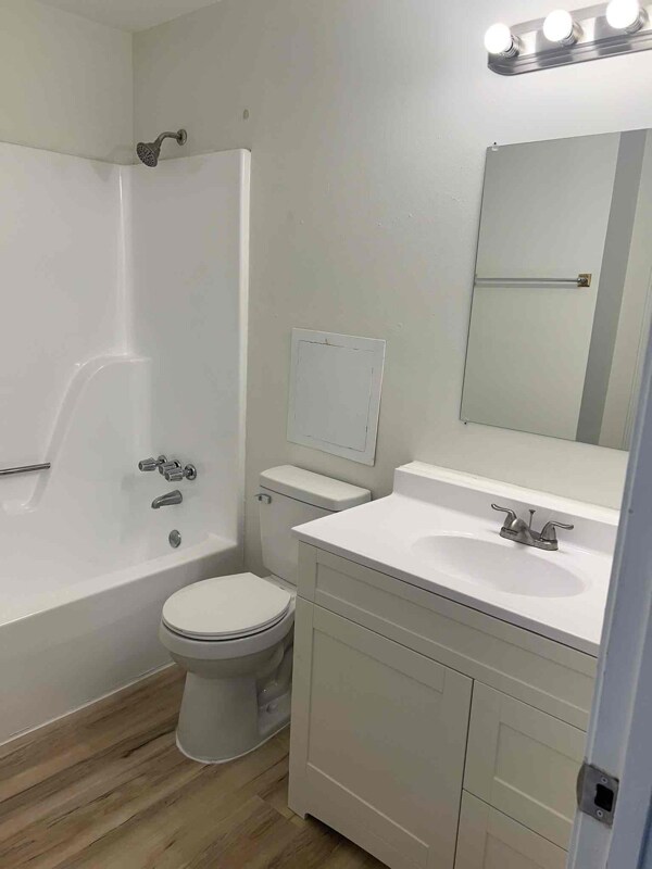 Building Photo - 920 N Benton Ave