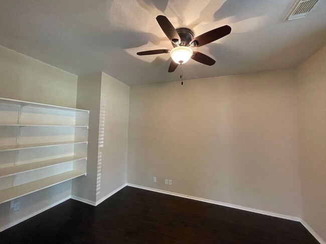 Building Photo - Beautiful single-story home in desirable Vista Oaks Subdivision