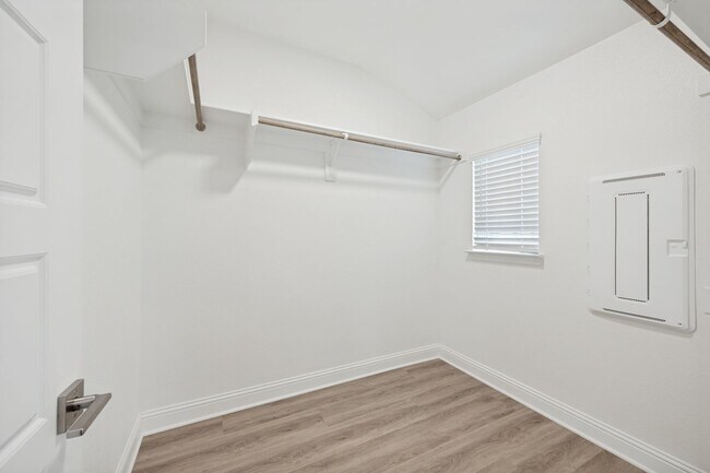 Building Photo - Modern 3 Bedroom, 2.5 Bath Townhome in a Gated Community for Lease!