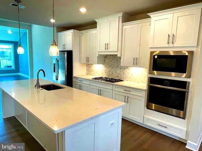 Building Photo - 33789 Freeport Dr